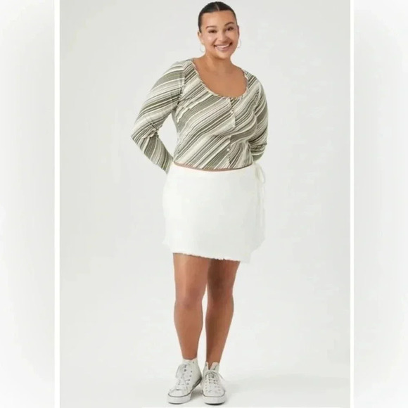 Forever21 Plus Size Striped Scoop Top - Picture 4 of 8